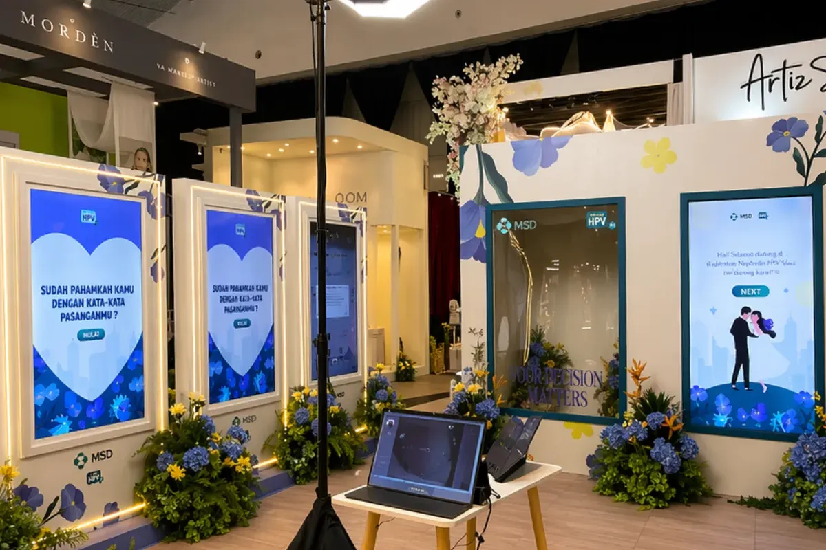 Web app and IoT lighting experience inside the NHPV Journey couple education booth