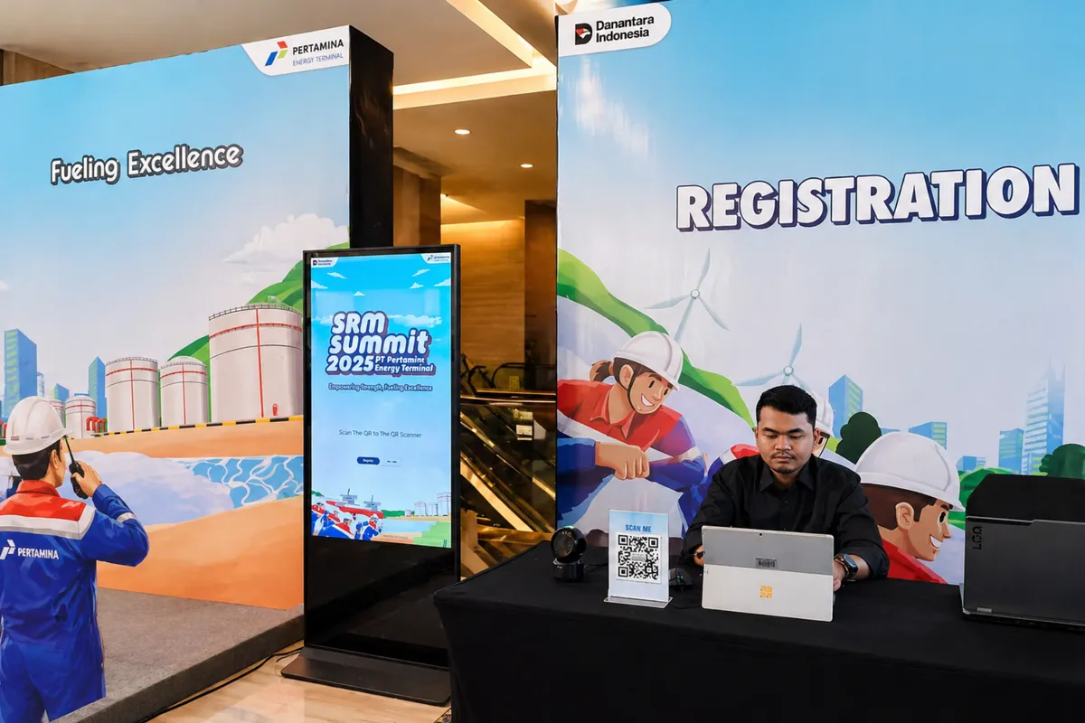 Digital signage registration display showing guest name company and check-in time for SRM Summit Pertamina 2025
